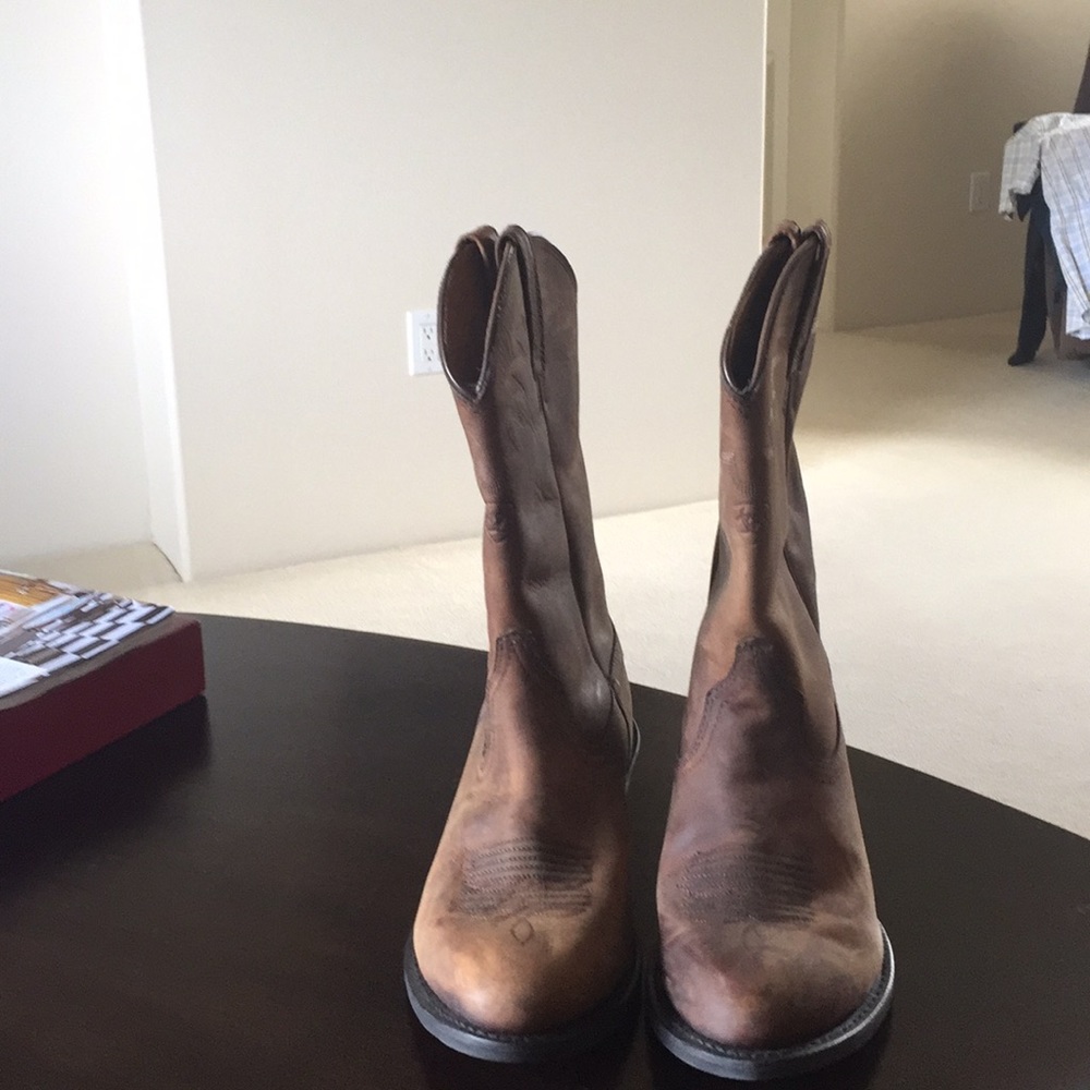 Ariat cowboy boots, NWOT